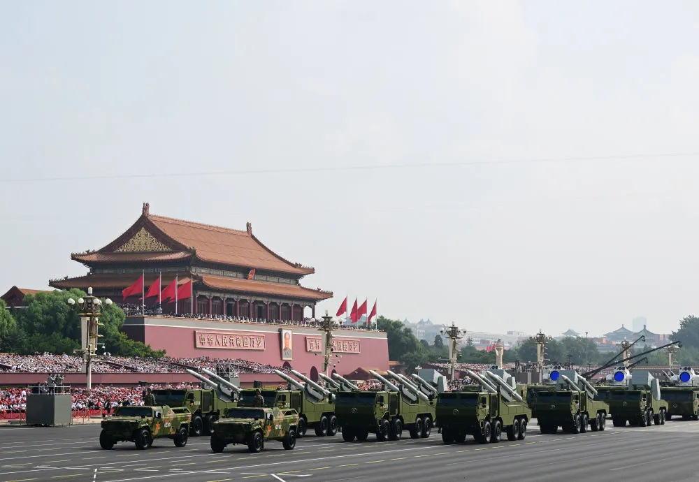 千锤百炼富钢志 一腔赤诚强军梦│富钢集团组织观看中国人民抗日战争胜利80周年阅兵式